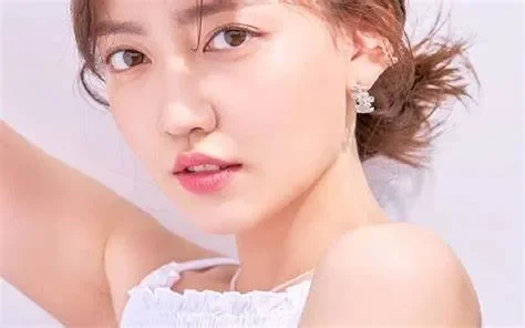 Bôi kem chống nắng có cần tẩy trang không