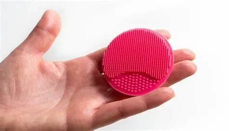 Các dụng cụ rửa mặt cầm tay phổ biến