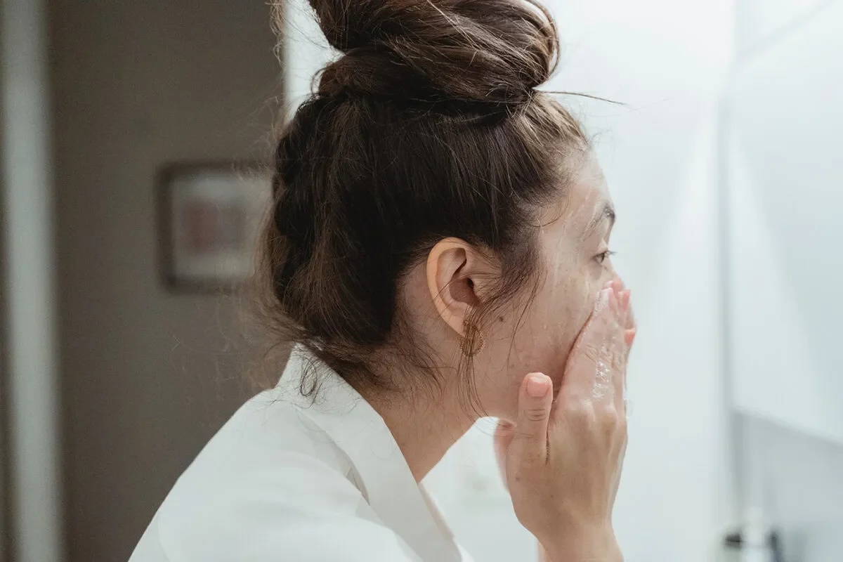 Hướng Dẫn Từng Bước Rửa Mặt Đúng Cách Tại Nhà