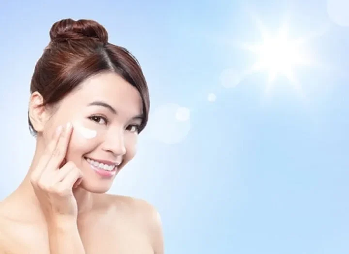 Vì sao “nhất định” phải rửa mặt sau khi bôi kem chống nắng?